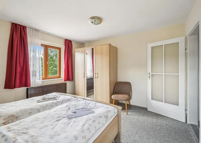 Ferienwohnung Neuhermsdorf Апартаменты *